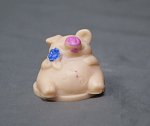 Игрушка Свинья с цветком, резина, высота 3,5 см  (11)