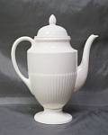 Кофейник белый Wedgwood, Англия, кракелюр, темное пятно на носике, высота 24 см  (22)