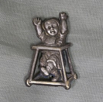 Значок игла Ребёнок в ходунках, металл, размер 2,5х1,5 см  (17)