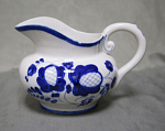 Сливочник Гжель, фарфор, заводской дефект, 1950-60 гг, высота 10 см  (66)